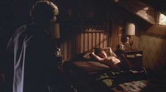 Голая Энни МакЭнро в фильме «Рука» фото #3