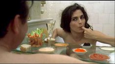 Голая грудь Эрики Марожан в фильме «Мрачное воскресенье» фото #1