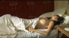 Голая грудь Эрики Марожан в фильме «Мрачное воскресенье» фото #6