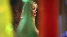 Голая грудь Эринн Бартлетт в фильме 100 Women фото #6