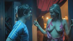 Голая Эшли Хаббард в фильме «Непревзойдённый» фото #2