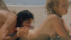 Голая Юлия Маярчук в фильме «Нахал» фото #69