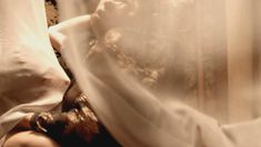 Голая Ютта-Мерле Бёрнсен в фильме «Ночная красавица» фото #1