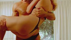 Голая Яннис Фарли в фильме «Полицейский-самурай» фото #1