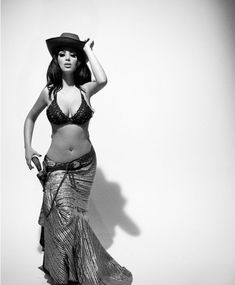 Ким Кардашьян в эротической фотосессии для календаря