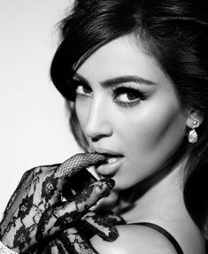 Ким Кардашьян в эротической фотосессии для календаря