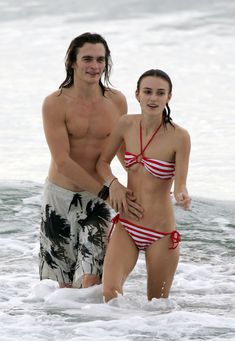 Худая Кира Найтли в купальнике на отдыхе в Гавайях фото #7