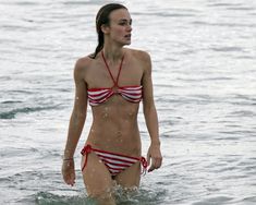 Худая Кира Найтли в купальнике на отдыхе в Гавайях фото #18