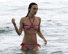 Худая Кира Найтли в купальнике на отдыхе в Гавайях фото #19