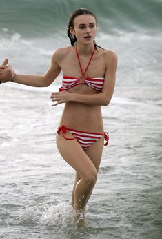 Худая Кира Найтли в купальнике на отдыхе в Гавайях фото #22