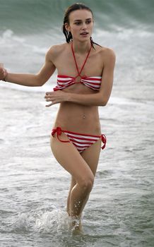 Худая Кира Найтли в купальнике на отдыхе в Гавайях фото #23