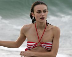 Худая Кира Найтли в купальнике на отдыхе в Гавайях фото #24