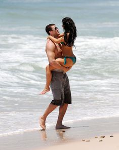 Красотка Ким Кардашьян отдыхает на пляже Пуэрто-Вальярта фото #17