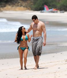 Красотка Ким Кардашьян отдыхает на пляже Пуэрто-Вальярта фото #23