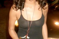 Алеша Диксон засветила соски на премии Brit Awards фото #3