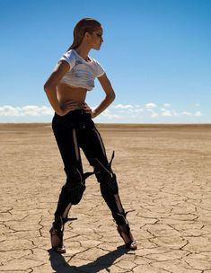 Голые сиськи Роузи Хантингтон-Уайтли в журнале Exit фото #3