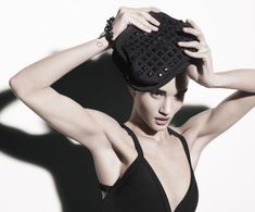 Роузи Хантингтон-Уайтли снялась топлесс в рекламной кампании Thomas Wylde фото #1