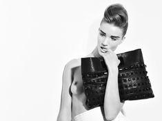 Роузи Хантингтон-Уайтли снялась топлесс в рекламной кампании Thomas Wylde фото #6