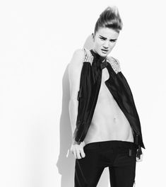 Роузи Хантингтон-Уайтли снялась топлесс в рекламной кампании Thomas Wylde фото #7