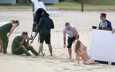 Секси Роузи Хантингтон-Уайтли засветила грудь во время фотосессии фото #11