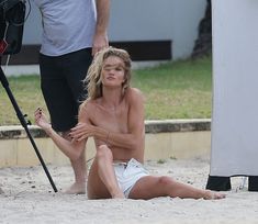 Секси Роузи Хантингтон-Уайтли засветила грудь во время фотосессии фото #25