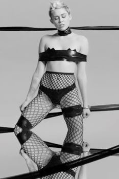 Развратная Майли Сайрус в клипе Tongue Tied фото #3