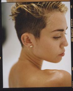 Майли Сайрус в фотосессии для альбома Bangerz фото #3