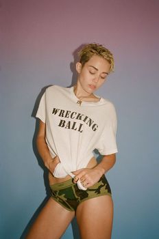 Майли Сайрус в фотосессии для альбома Bangerz фото #13