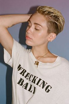 Майли Сайрус в фотосессии для альбома Bangerz фото #14