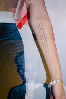 Майли Сайрус в фотосессии для альбома Bangerz фото #69