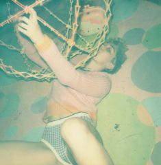 Обнаженная Майли Сайрус на палароидных снимка для журнала V фото #13