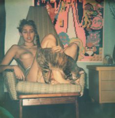 Обнаженная Майли Сайрус на палароидных снимка для журнала V фото #16