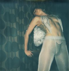 Обнаженная Майли Сайрус на палароидных снимка для журнала V фото #20