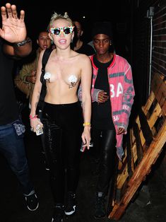 Майли Сайрус пришла топлесс на вечеринку дизайнера одежды Александра Вана фото #11