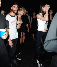 Майли Сайрус пришла топлесс на вечеринку дизайнера одежды Александра Вана фото #36