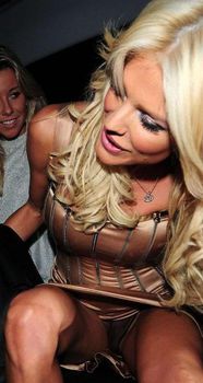 Засвет Виктории Сильвстедт в прозрачных трусах фото #4