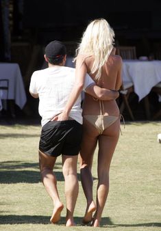 Мужду ног Виктории Сильвстедт фото #1