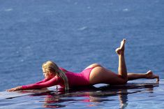 Виктория Сильвстедт в прозрачном розовом боди для эро фотосессии фото #3