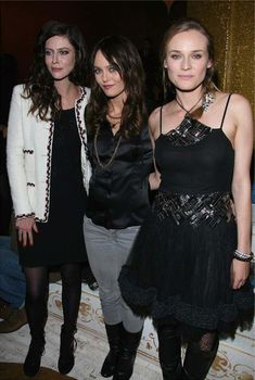 Засвет груди Дайан Крюгер на показе Chanel Metiers d'Art