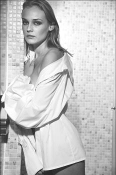 Голый сосок Дайан Крюгер в фотосессии Але Де Бассевилле фото #4