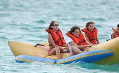 Привлекательная Майли Сайрус в бикини на Багамских островах фото #32