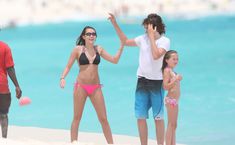 Привлекательная Майли Сайрус в бикини на Багамских островах фото #33