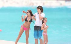 Привлекательная Майли Сайрус в бикини на Багамских островах фото #34