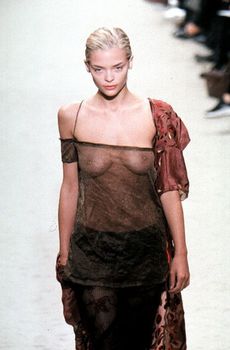 Засветы Джейми Кинг на подиуме фото #4