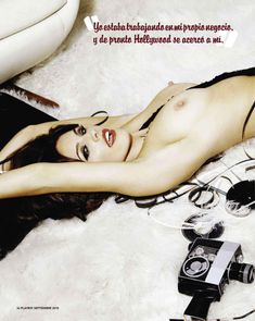 Голые сиськи Келли Брук в журнале Playboy