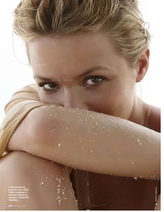 Соблазнительная Виржини Эфира засветила грудь в журнале Be фото #4