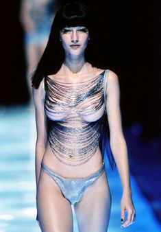 Голая грудь Жизель Бюндхен в журнале Penthouse фото #1