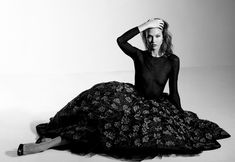 Карли Клосс зсветила грудь в журнале Sunday Times Style фото #3