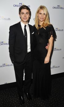 Клэр Дэйнс без бюстгальтера на премьере фильма «Я и Орсон Уэллс» фото #32