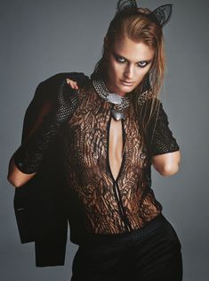 Констанс Яблонски обнажила грудь для журнала Numero